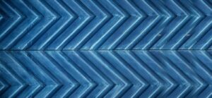 Zigzag wall design in blue